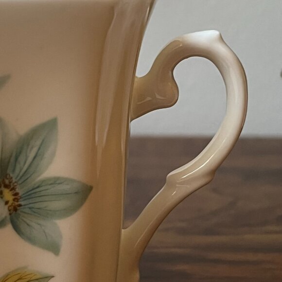 Royal Grafton Fine Bone China 2 Mugs Light Blue Flowers 7 oz England - Picture 7 of 11